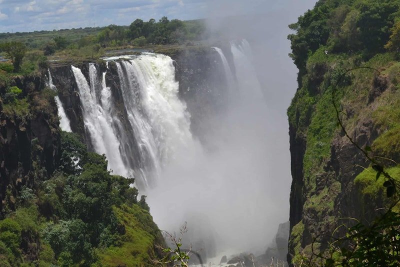 The-Smoke-that-thunders-effect-on-Victoria-Falls,-Zimbabwe-wangechi-gitahi-travels
